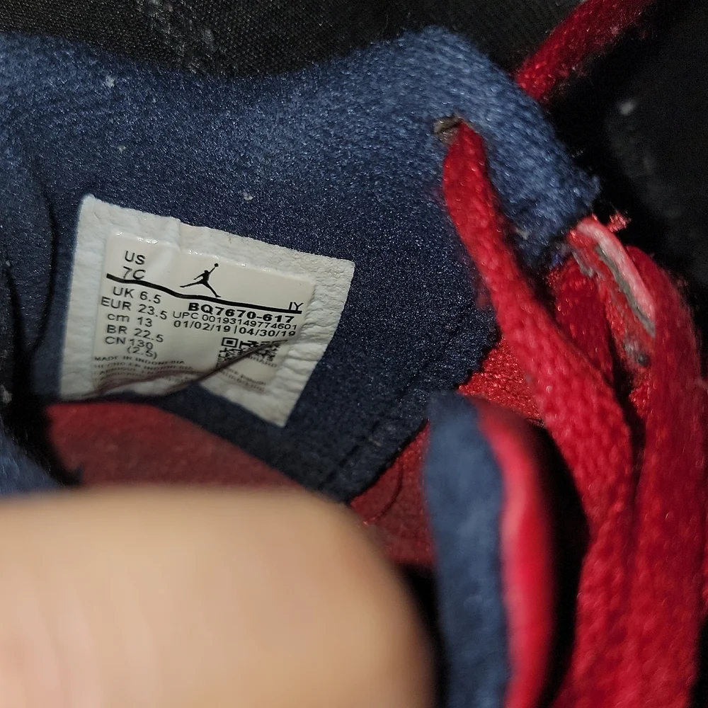 Boys Jordan shoes - Picture 4 of 4